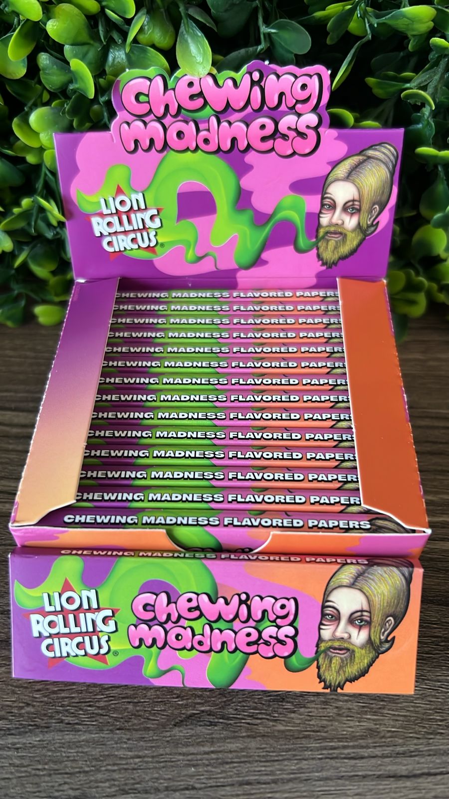 LION ROLLING CIRCUS CHEWING MADNESS